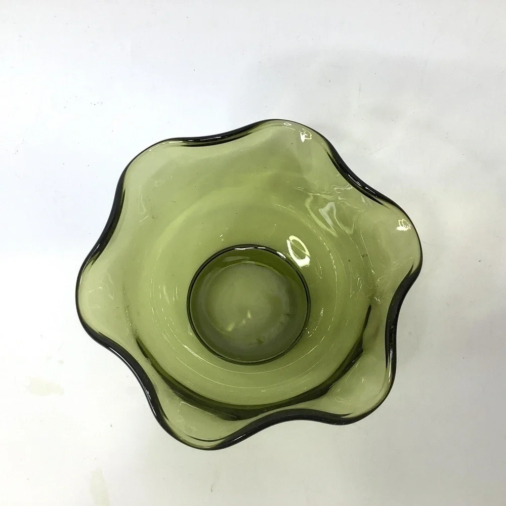 VINTAGE Avocado Green  Wavy Ruffled Glass Bowl Anchor Hocking? size 5